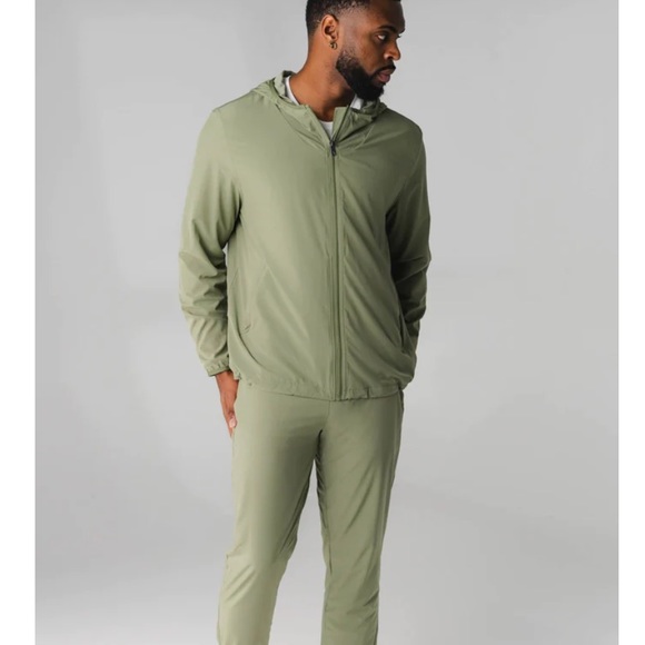 vitality prime windbreaker in matcha - Picture 12 of 12